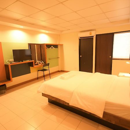 Room At Prachachuen Nonthaburi Kültér fotó