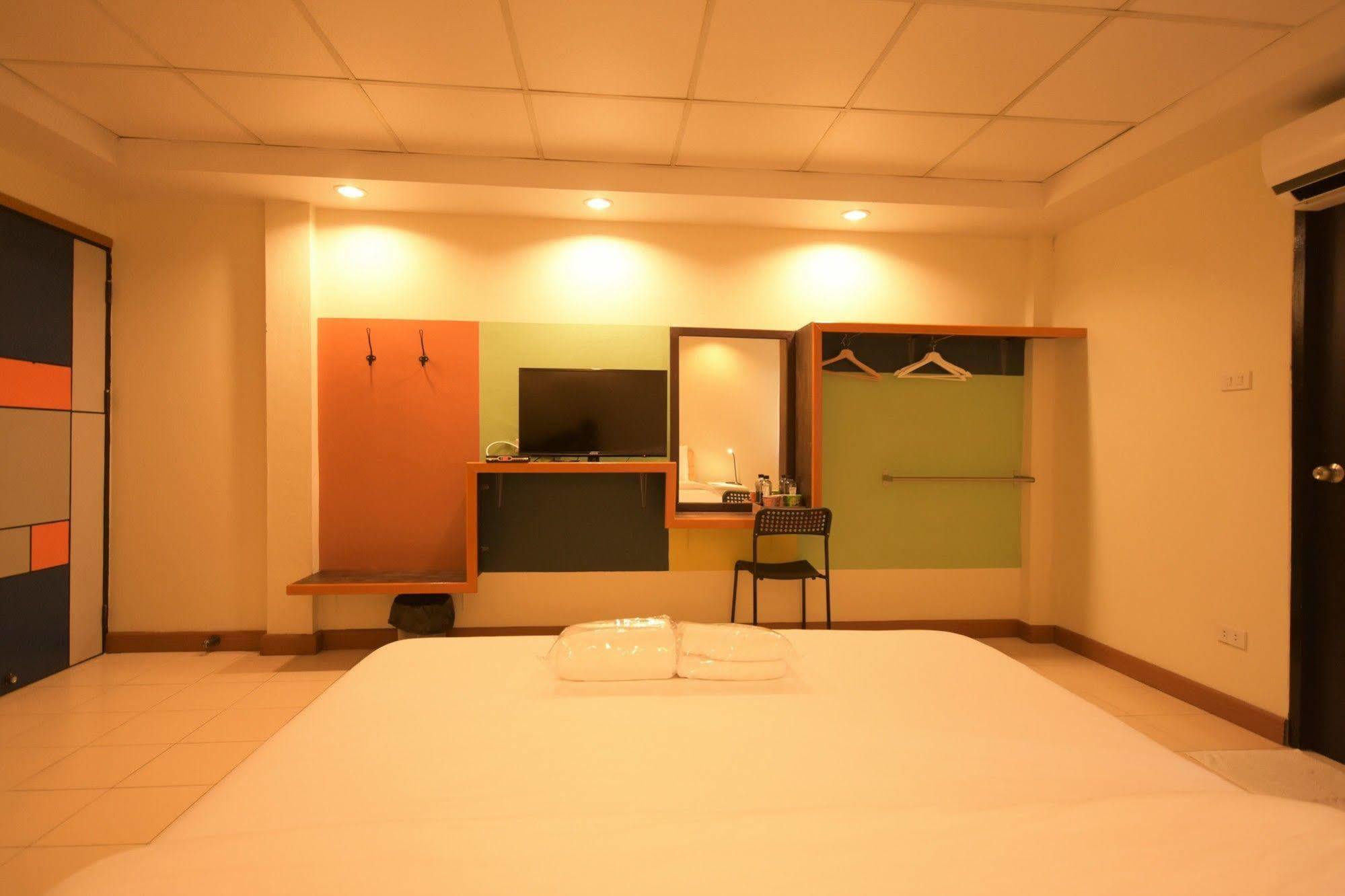 Room At Prachachuen Nonthaburi Kültér fotó