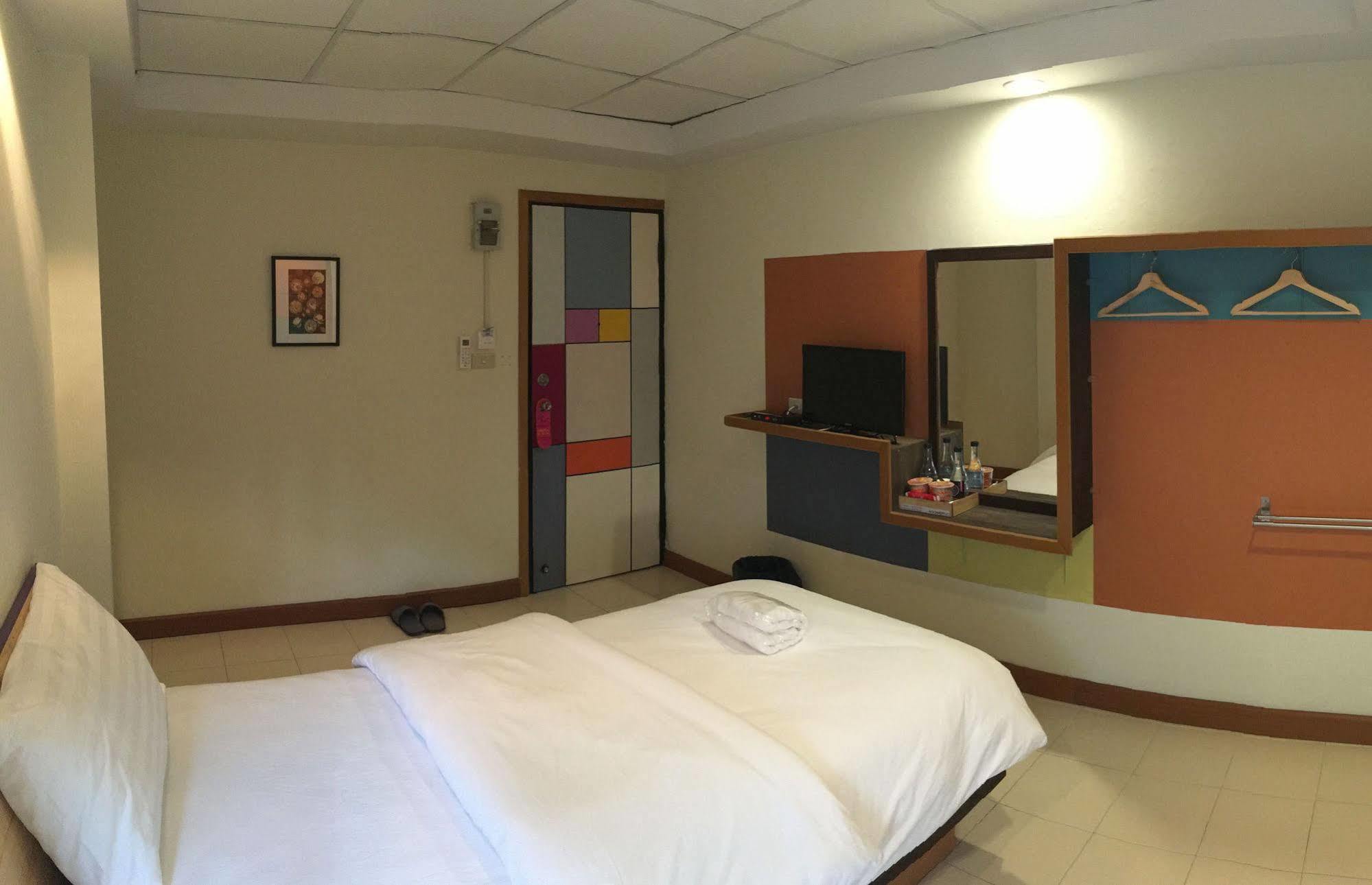Room At Prachachuen Nonthaburi Kültér fotó